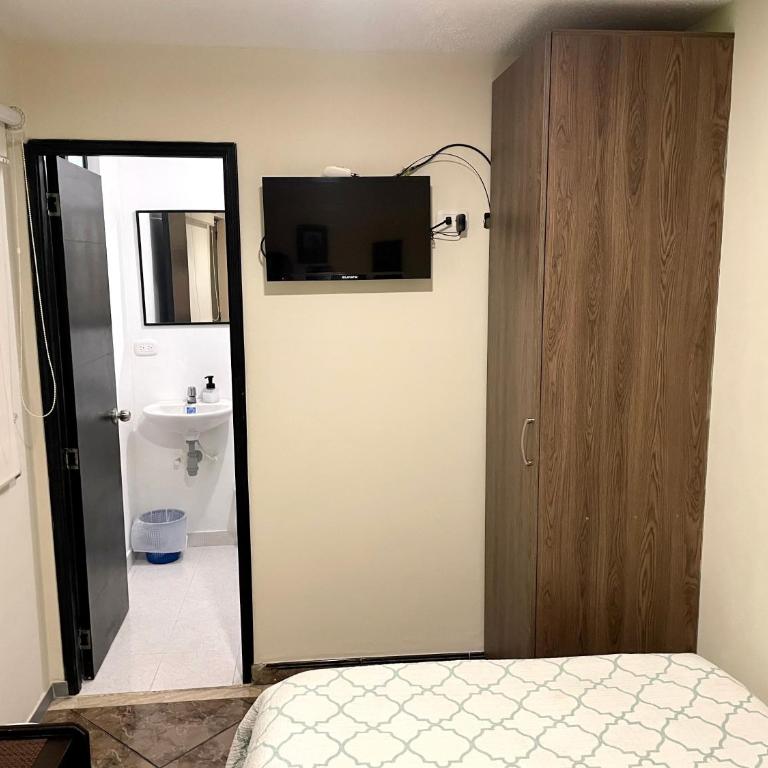 Casa Bachué B&B - Budget Single Room - 6