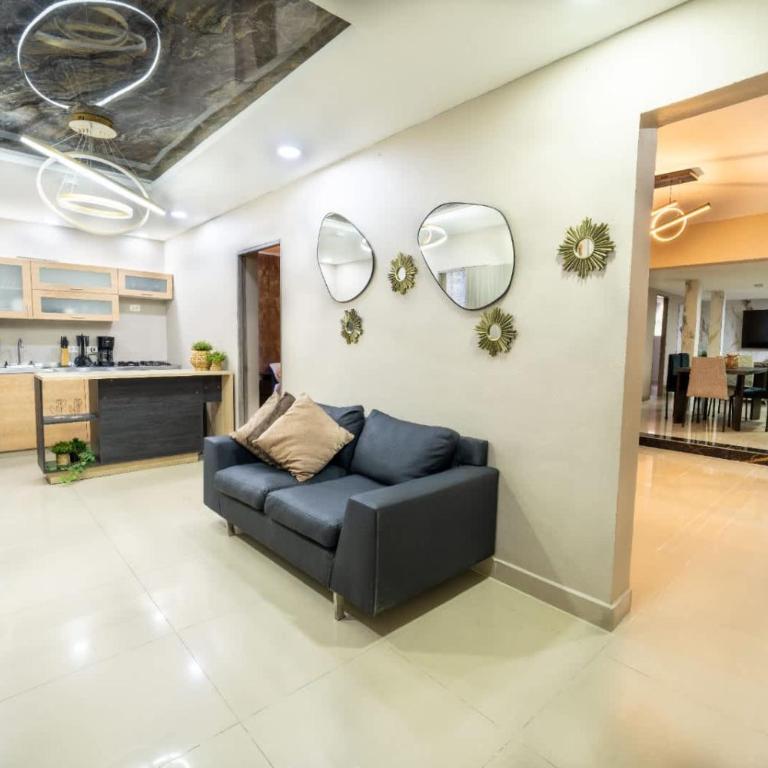 5 bedroom, with Arcade machine and foosball, 1 block from Lleras park P3 - Apartment - 2