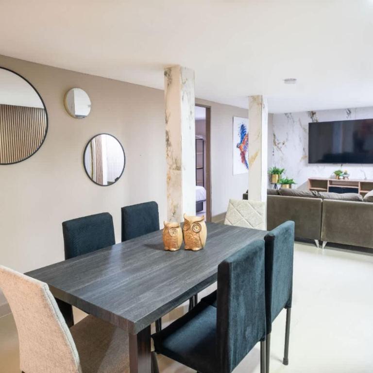 5 bedroom, with Arcade machine and foosball, 1 block from Lleras park P3 - Apartment - 9