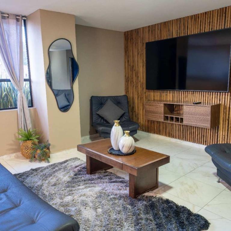 3 bedroom apartment, with arcade machine - 1 block from lleras park p7 - Three-Bedroom Apartment - 3