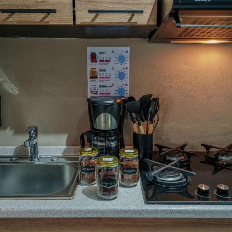 3 bedroom apartment, with arcade machine - 1 block from lleras park p7 - Three-Bedroom Apartment - 17