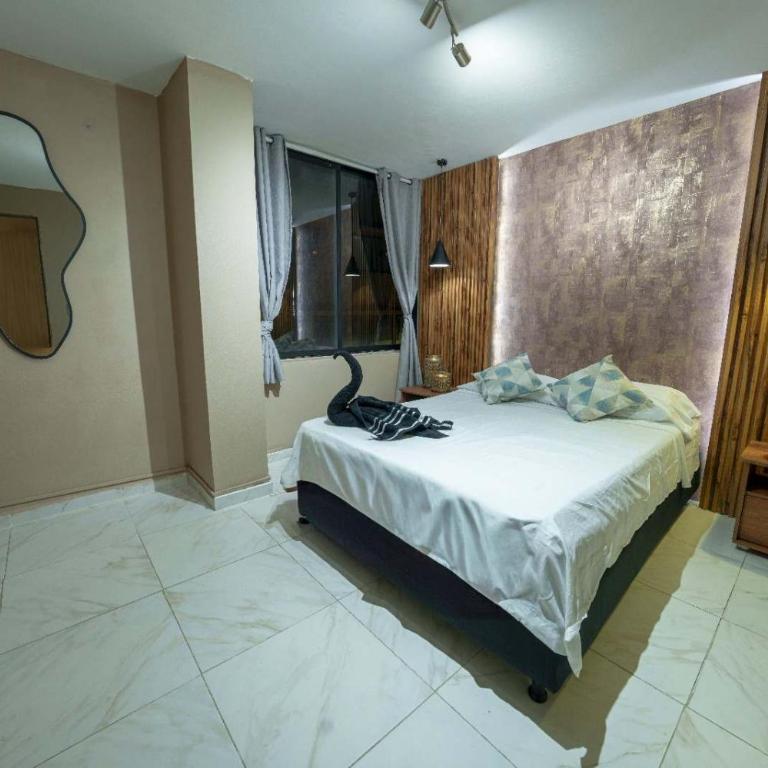 3 bedroom apartment, with arcade machine - 1 block from lleras park p7 - Three-Bedroom Apartment - 7