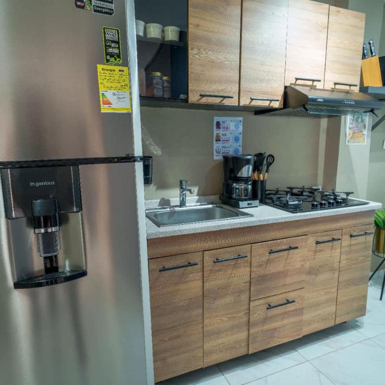 3 bedroom apartment, with arcade machine - 1 block from lleras park p7 - Three-Bedroom Apartment - 14