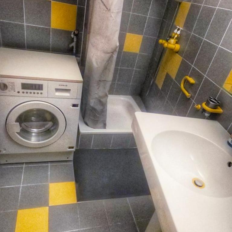 Maison avec 2 espaces separes sur 2 niveaux distincts, Montreux,Festivals,Chateaux de Chillon,FreddieMercury,Casino,lac leman plages,montagne, Pour voyageurs souhaitant partager une maison familiale et economique, 15 minutes a pied du centre en descente - Apartment mit 1 Schlafzimmer - 2