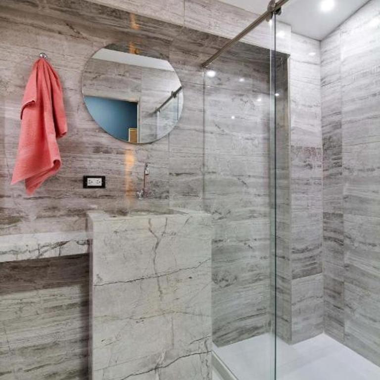 Provenza! Golden Jacuzzi - 5BR only 1 Block from lleras - Apartment - 4