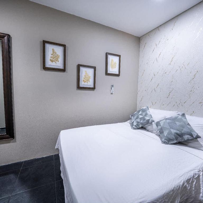 6 bedroom and Jacuzzi 1 block from LLeras P6 - Apartment - 18