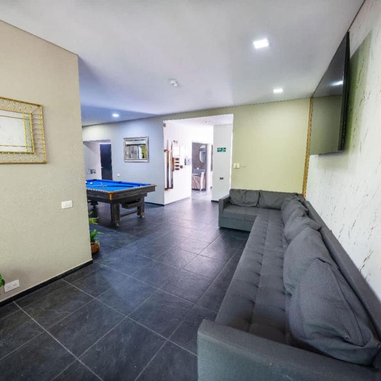 6 bedroom and Jacuzzi 1 block from LLeras P6 - Apartment - 22