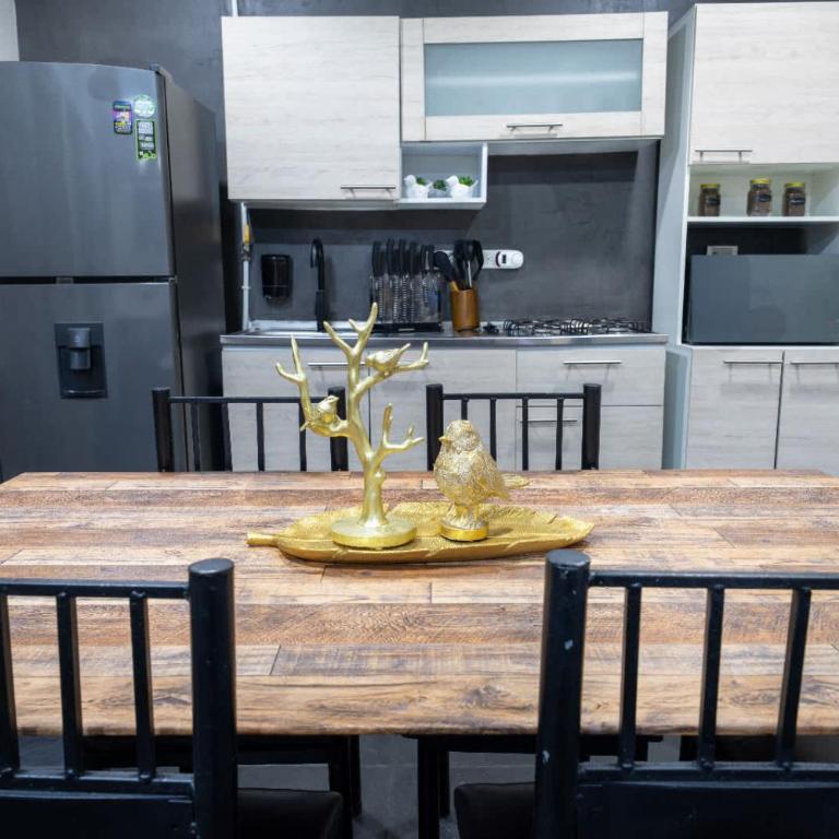 6 bedroom and Jacuzzi 1 block from LLeras P6 - Apartment - 23