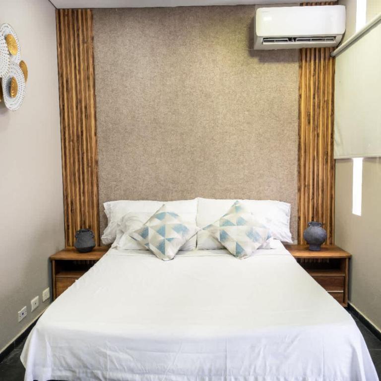 6 bedroom and Jacuzzi 1 block from LLeras P6 - Apartment - 28