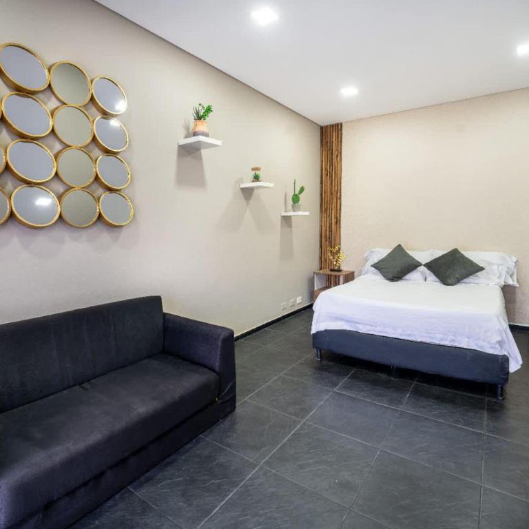6 bedroom and Jacuzzi 1 block from LLeras P6 - Apartment - 34