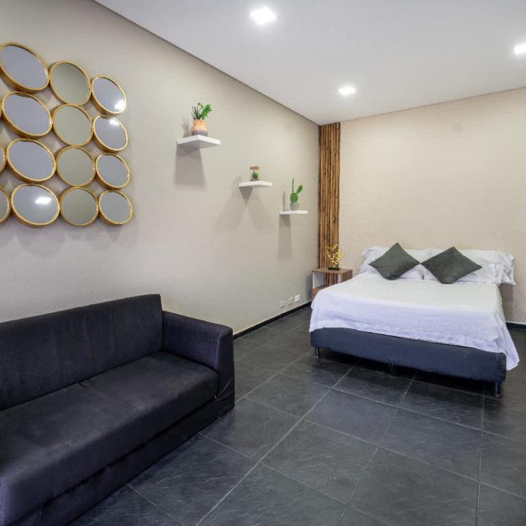6 bedroom and Jacuzzi 1 block from LLeras P6 - Apartment - 36