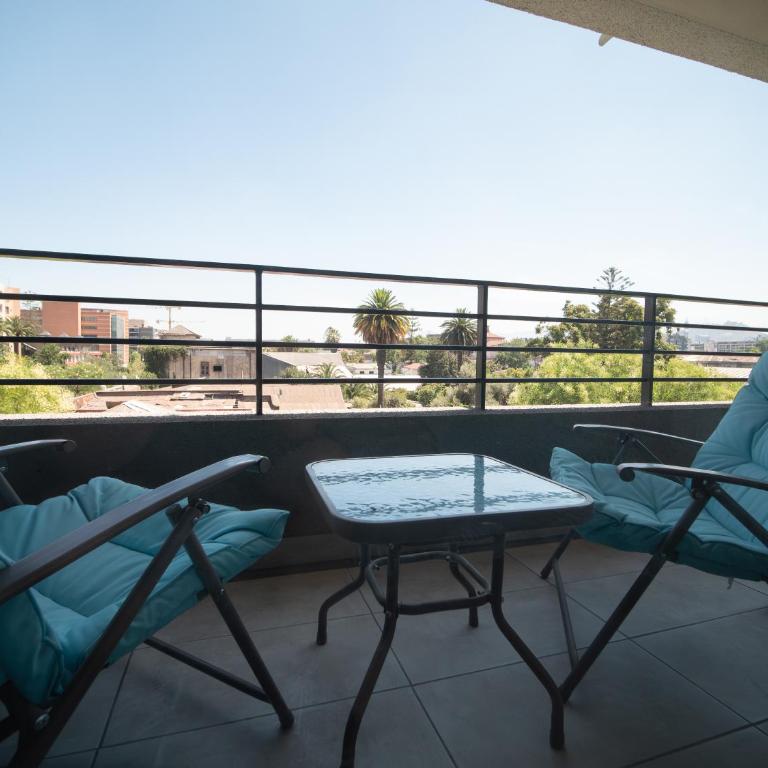 Cerca del Movistar Arena Fantasilandia Republica Club Hípico Metro Centro de Santiago - Two-Bedroom Apartment with Balcony - 8