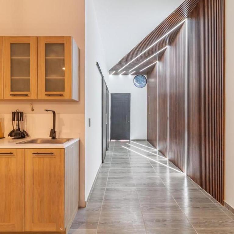 6 bedroom with Jacuzzi 1 block from LLeras P10 - Five-Bedroom Apartment - 3