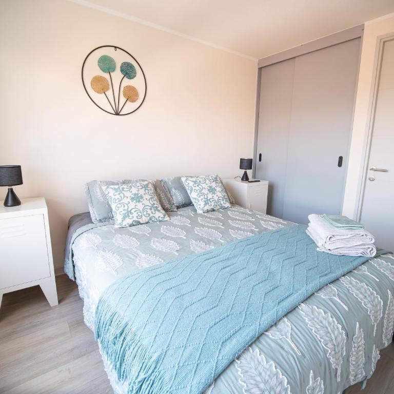 Cerca del Movistar Arena Fantasilandia Republica Club Hípico Metro Centro de Santiago - Two-Bedroom Apartment with Balcony - 73