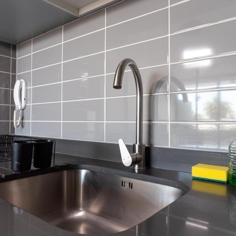 Cerca del Movistar Arena Fantasilandia Republica Club Hípico Metro Centro de Santiago - Two-Bedroom Apartment with Balcony - 55