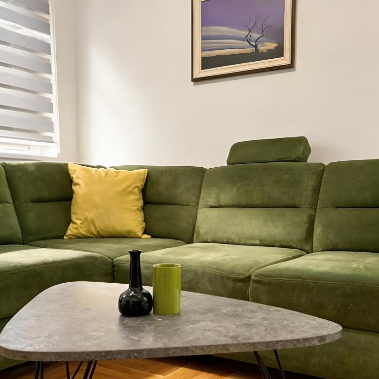Central City Nest 4 guests Balcony & Free Parking - One-Bedroom Apartment - 1