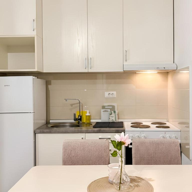 Central City Nest 4 guests Balcony & Free Parking - One-Bedroom Apartment - 5