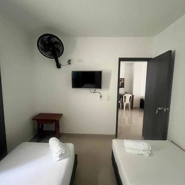 Apartamento Familiar Central con Piscina Cerca - Two-Bedroom Apartment - 21