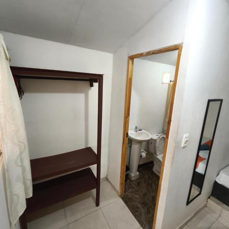 Gaia Rodadero - Habitación Doble con baño privado - 3