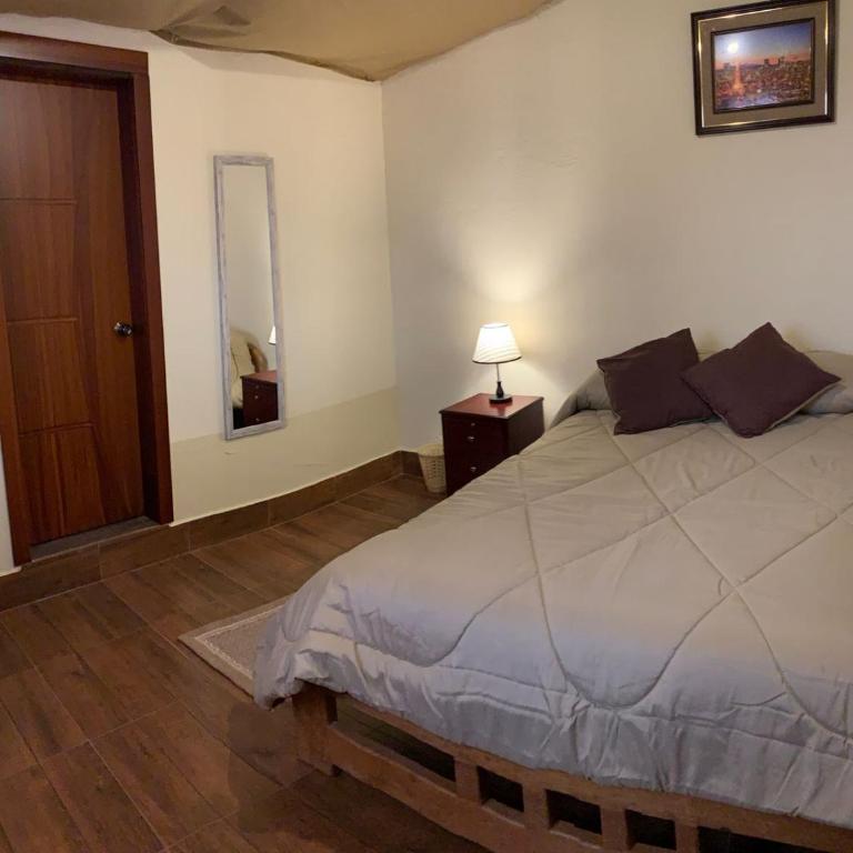 Hostal Casa San Fernando Tumbaco - Double Room with Shared Bathroom - 4