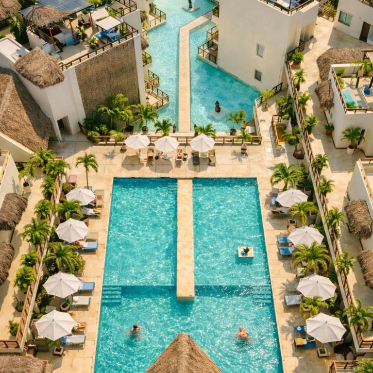 Iconic Private Pool at Aldea Thai - Three-Bedroom Apartment with Private Pool - 16