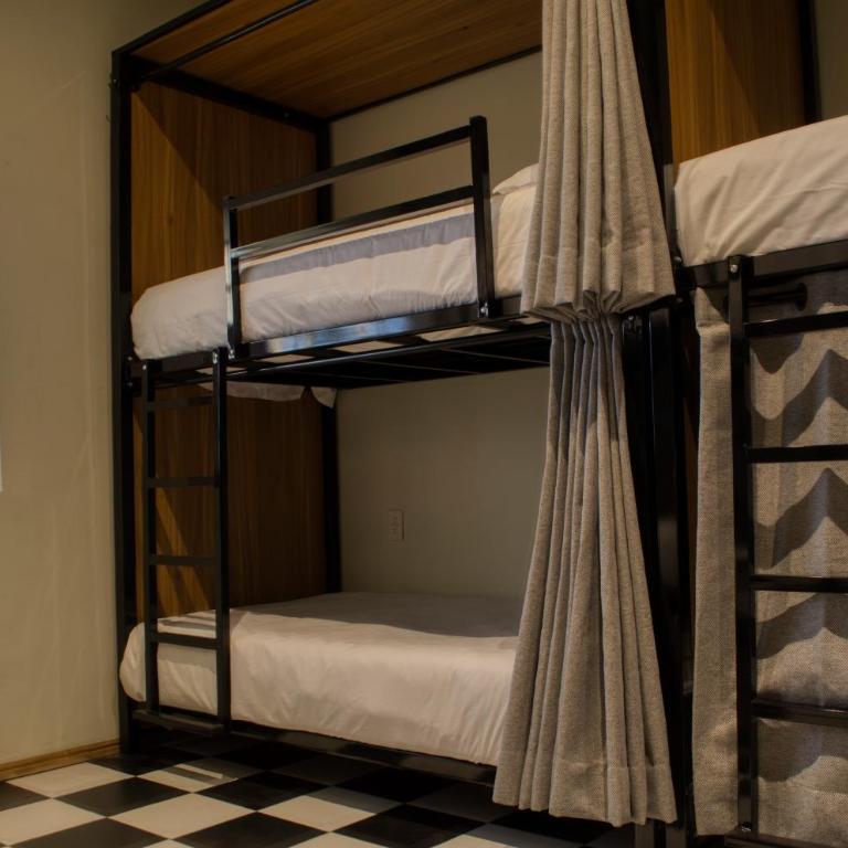 Nomaddicts - Bed in 6-Bed Female Dormitory Room - 1