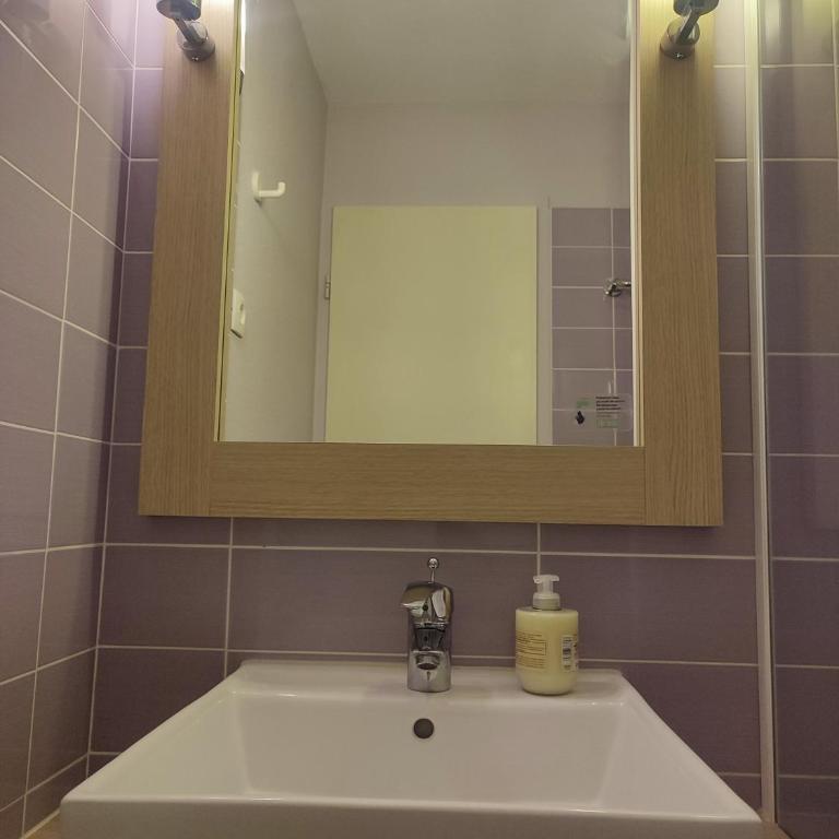 Appartement 6 personnes, 40m2, lave-linge, 2 salles de bain, grand balcon, piscine et proche golf - Appartement 2 Chambres - 27