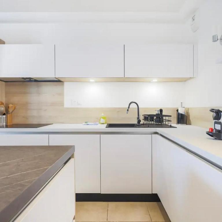 Q&R Renting - Suites Design Modernes et Luxueuses- Confort Parking AC Mer - Chambre Double - 2