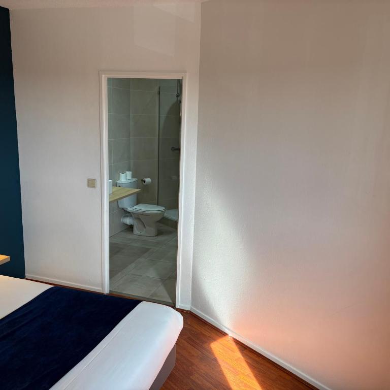 Contact Hôtel des États-Unis - Quadruple Room - 18