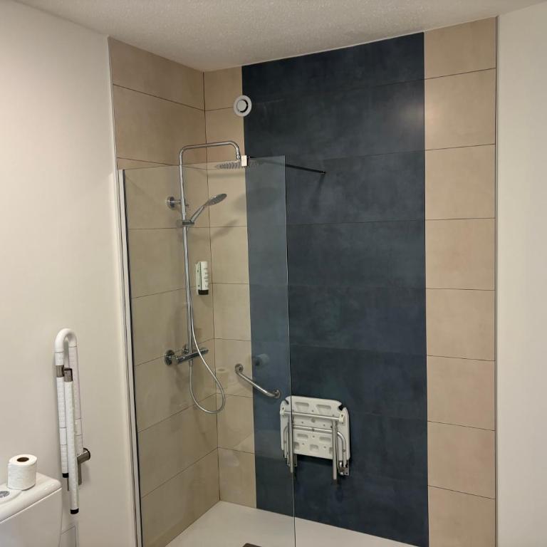 Contact Hôtel des États-Unis - Quadruple Room - 17