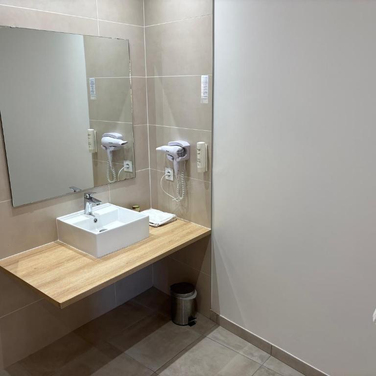 Contact Hôtel des États-Unis - Twin Room - 6