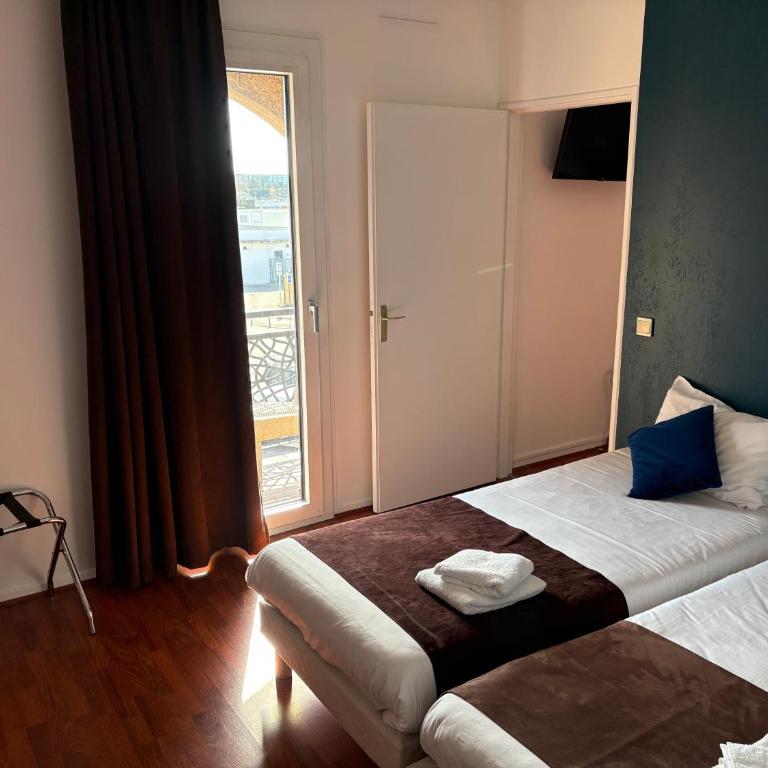 Contact Hôtel des États-Unis - Quadruple Room - 12