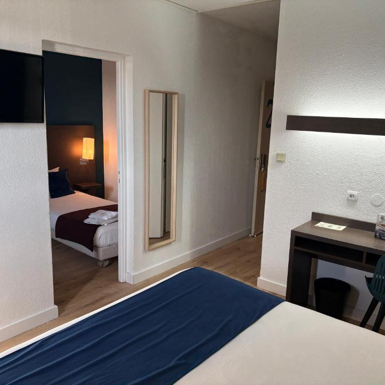 Contact Hôtel des États-Unis - Quadruple Room - 1