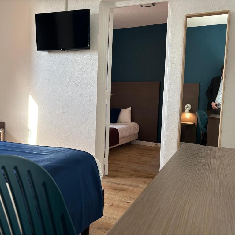 Contact Hôtel des États-Unis - Quadruple Room - 9