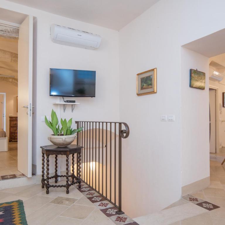 Palazzo Degli Olivi - Appartamento con 2 Camere da Letto - 6