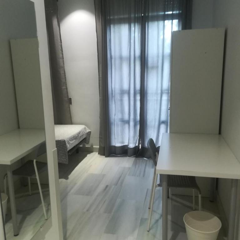 Hostel Central Sevilla - Habitación Individual con baño compartido - 2