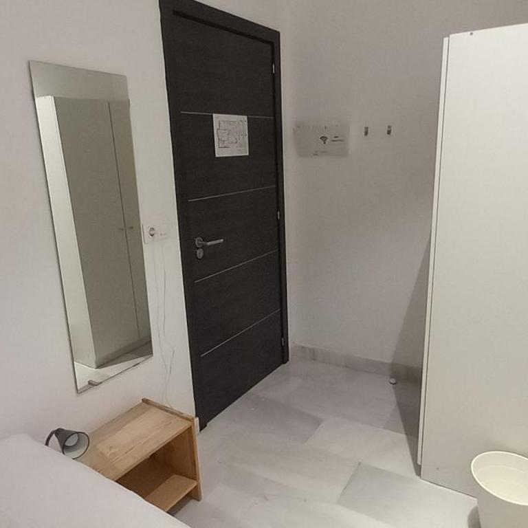 Hostel Central Sevilla - Habitación Individual con baño compartido - 9