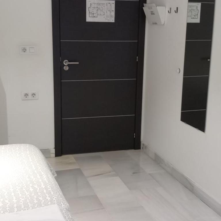 Hostel Central Sevilla - Habitación Individual con baño compartido - 15
