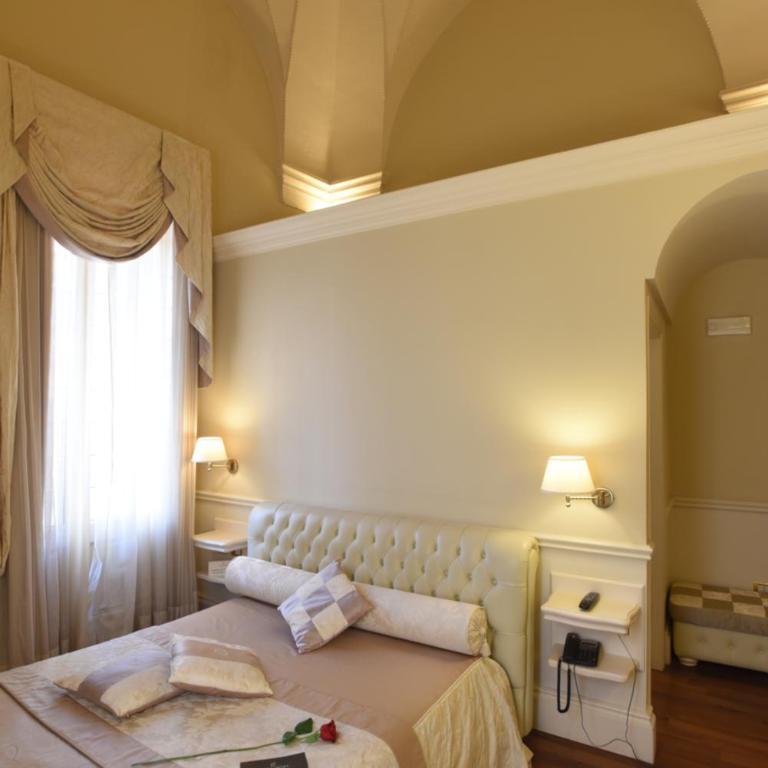 SANTA CHIARA SUITE HOTEL & SPA - Lecce - Camera Superior Matrimoniale/Doppia con Letti Singoli con Vista Città - 2
