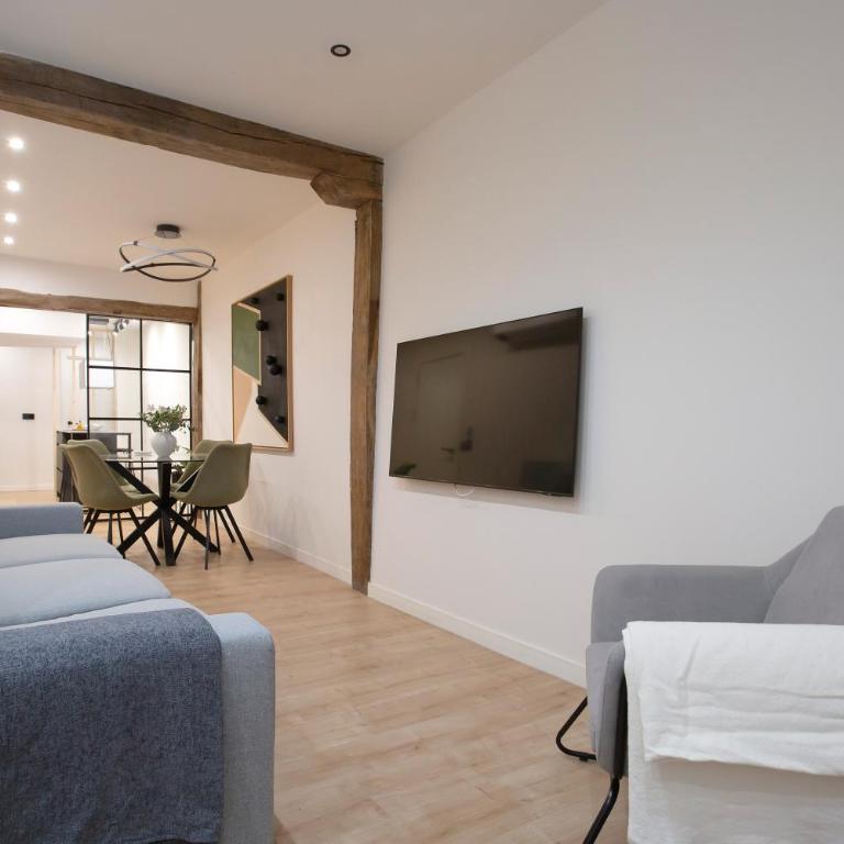 Renovated Apartment in Historic Bilbao Old Town AC - One-Bedroom Apartment - 26