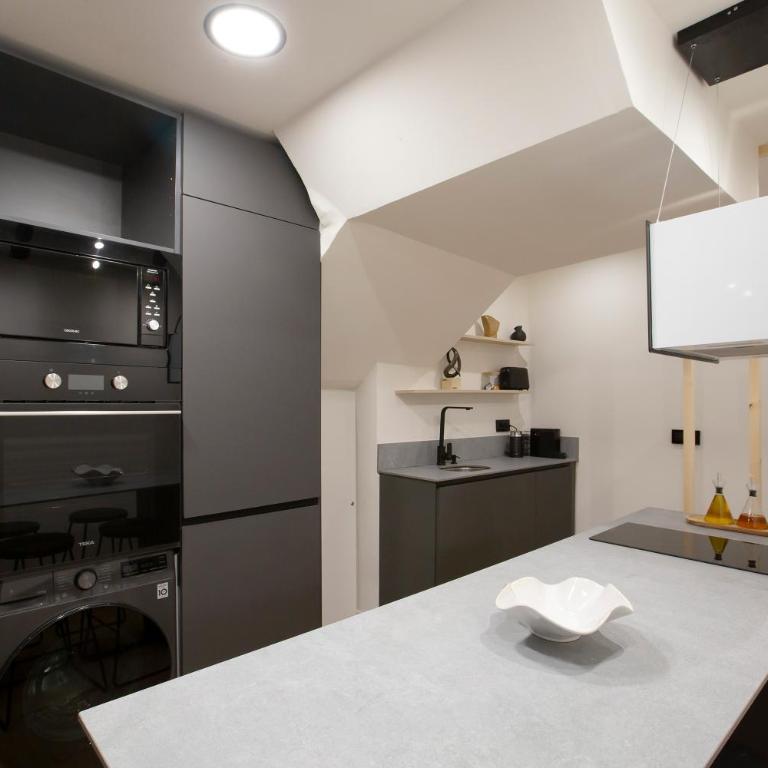 Renovated Apartment in Historic Bilbao Old Town AC - One-Bedroom Apartment - 8
