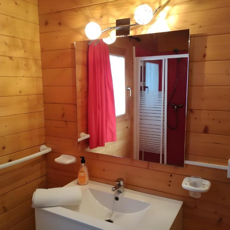 Casa con piscina solo aceptamos familias y parejas no grupos jovenes - Casa - 24