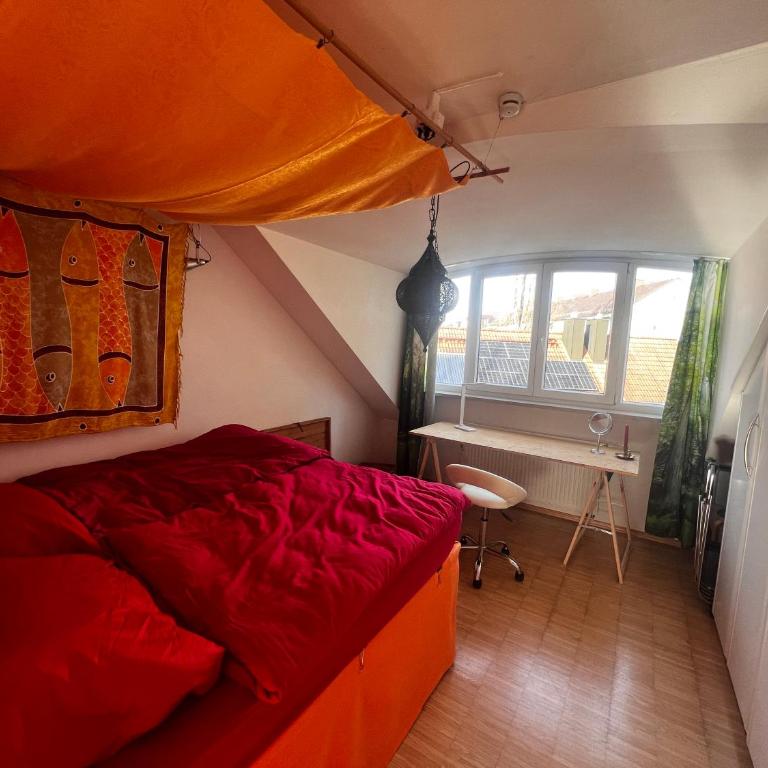 Möblierte 3-Zimmer-Wohnung mit Balkon zur Zwischenmiete in München-Pasing - Two-Bedroom Apartment - 2