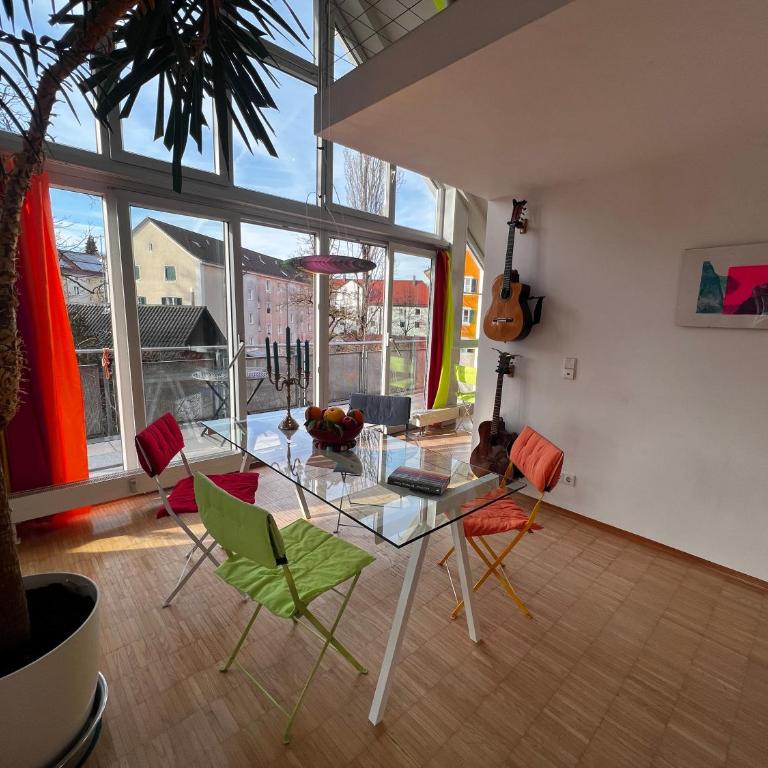 Möblierte 3-Zimmer-Wohnung mit Balkon zur Zwischenmiete in München-Pasing - Two-Bedroom Apartment - 3