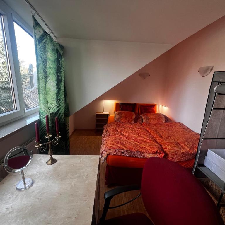 Möblierte 3-Zimmer-Wohnung mit Balkon zur Zwischenmiete in München-Pasing - Two-Bedroom Apartment - 4