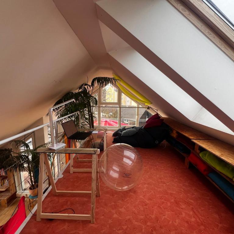 Möblierte 3-Zimmer-Wohnung mit Balkon zur Zwischenmiete in München-Pasing - Two-Bedroom Apartment - 10