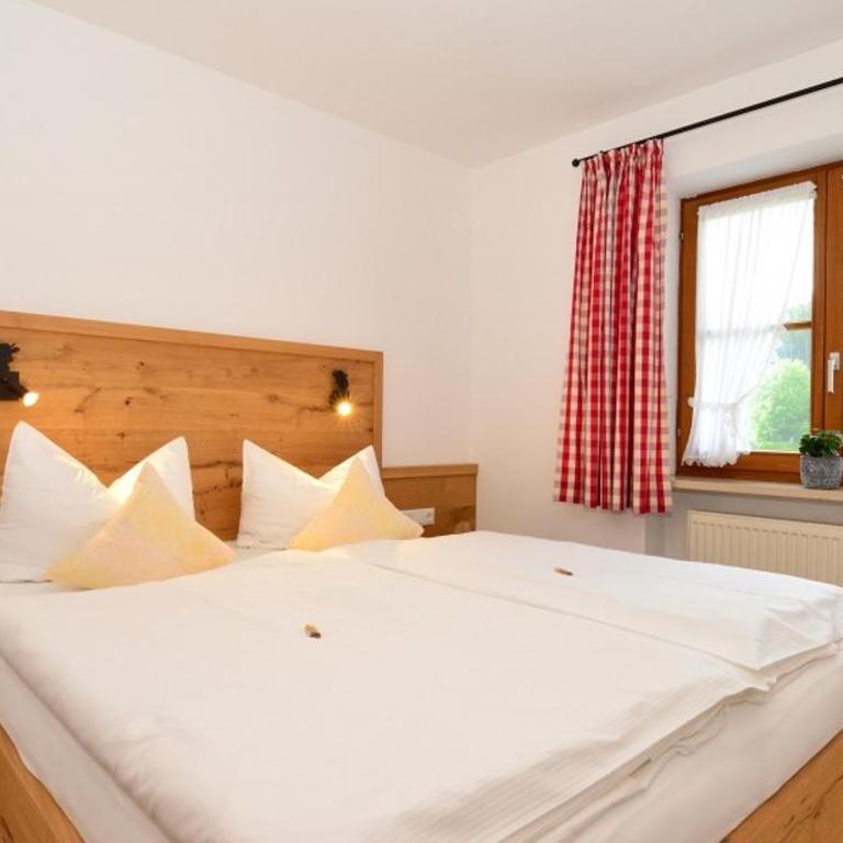 Ferienhof Brutscher - Fischen im Allgäu - Apartment mit 1 Schlafzimmer, Balkon und Bergblick - 1
