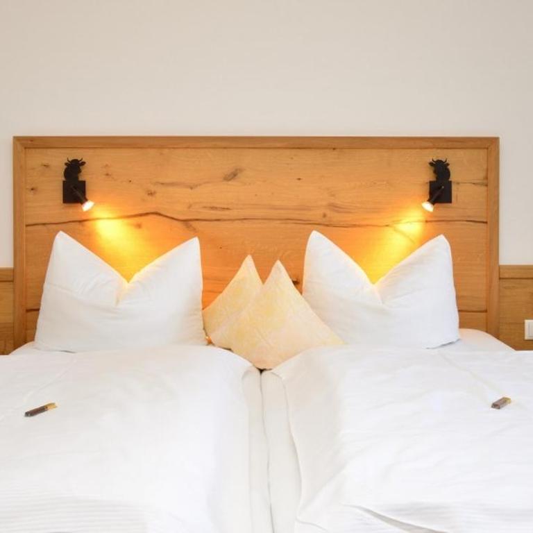 Ferienhof Brutscher - Fischen im Allgäu - Apartment mit 1 Schlafzimmer, Balkon und Bergblick - 1