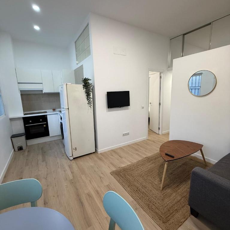 Refurbished flat in an excellent location - Longares - Apartamento de 1 dormitorio - 2