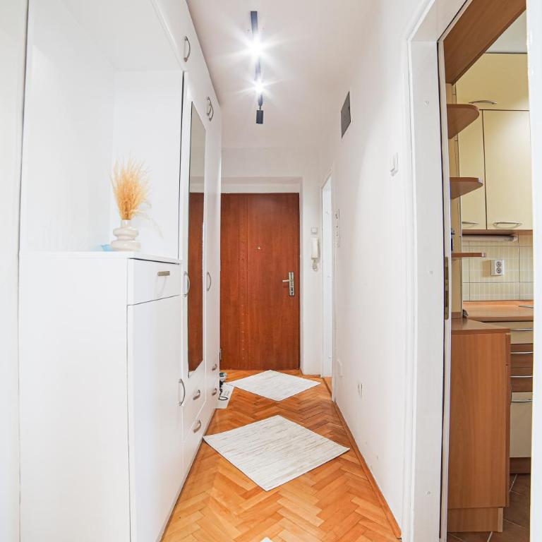 Central Quiet Retreat One BDR apartment with balcony - Apartman s 1 Spavaćom Sobom i Balkonom - 8